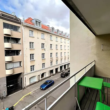 In Design District - Keybox Check-in, Balcony, Netflix Helsinki